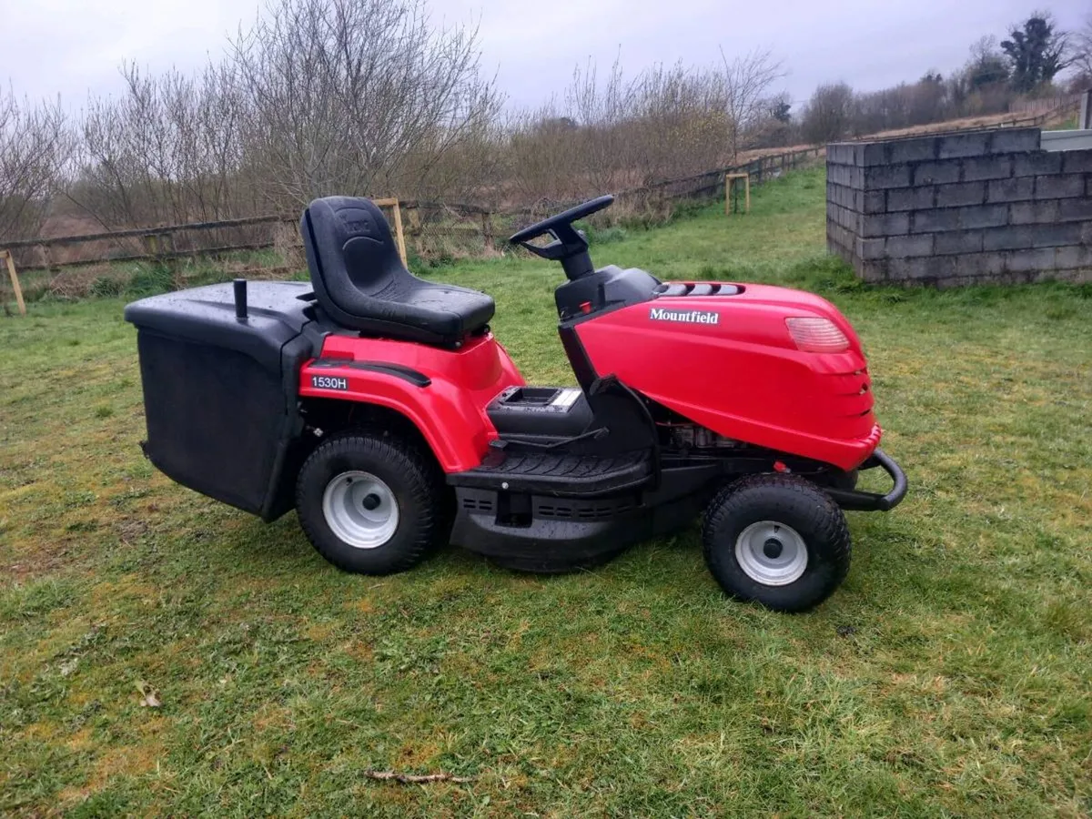 Ride on lawnmower - Image 1
