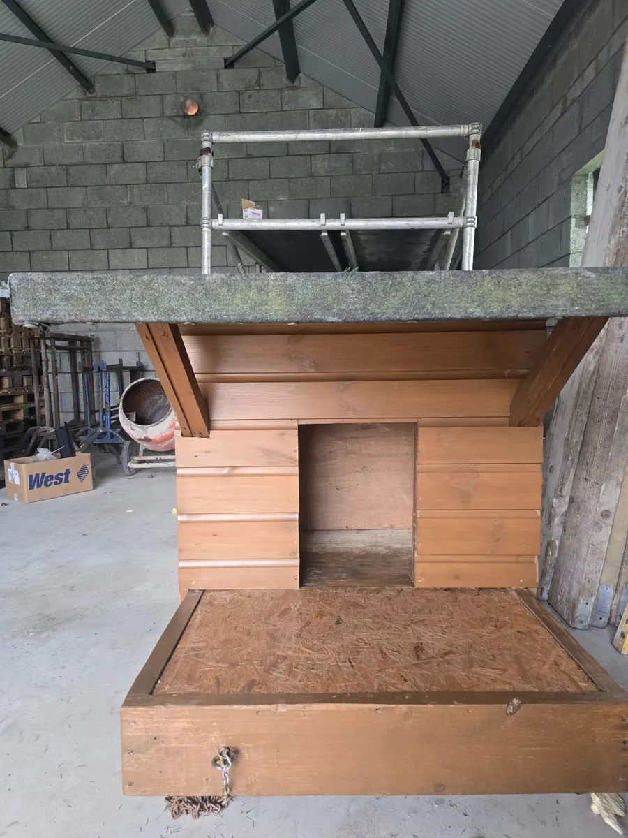 Dog house - Image 2