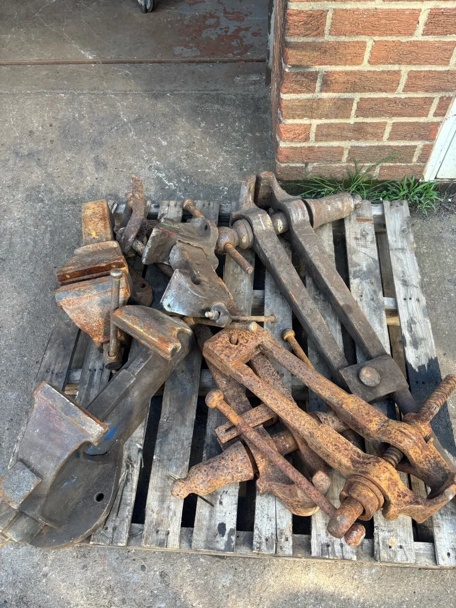 Pallet of 6 large vices. Need cleaning - Image 2