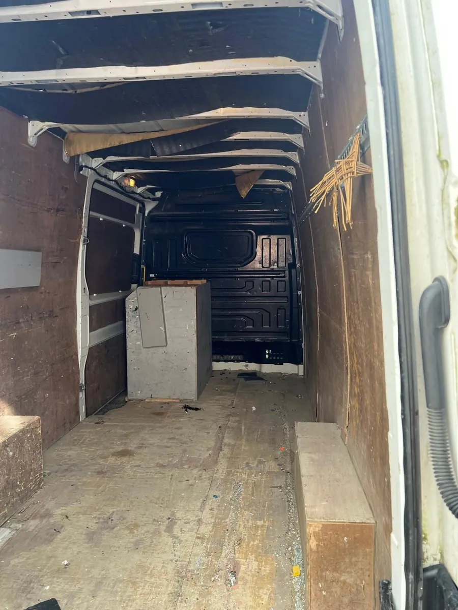 Volkswagen Crafter 2017 - Image 2