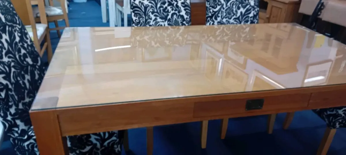 Modern Oak Dining Table With Glass Protector - Image 2