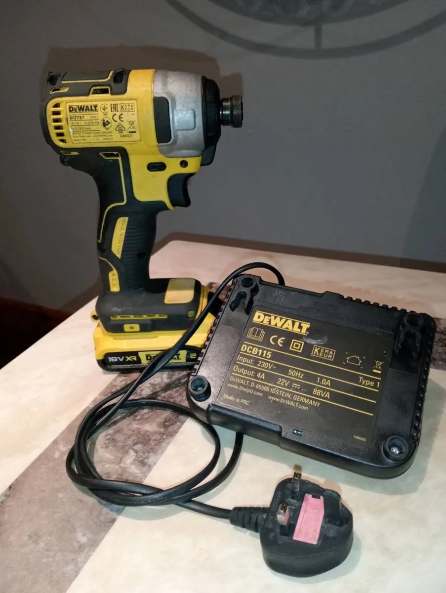 DeWalt 18v xr impact with battery and charger - Image 3