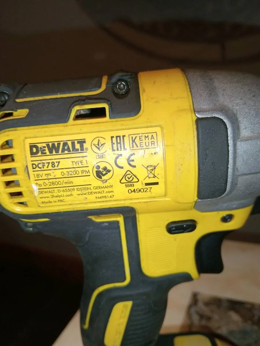 DeWalt 18v xr impact with battery and charger - Image 4