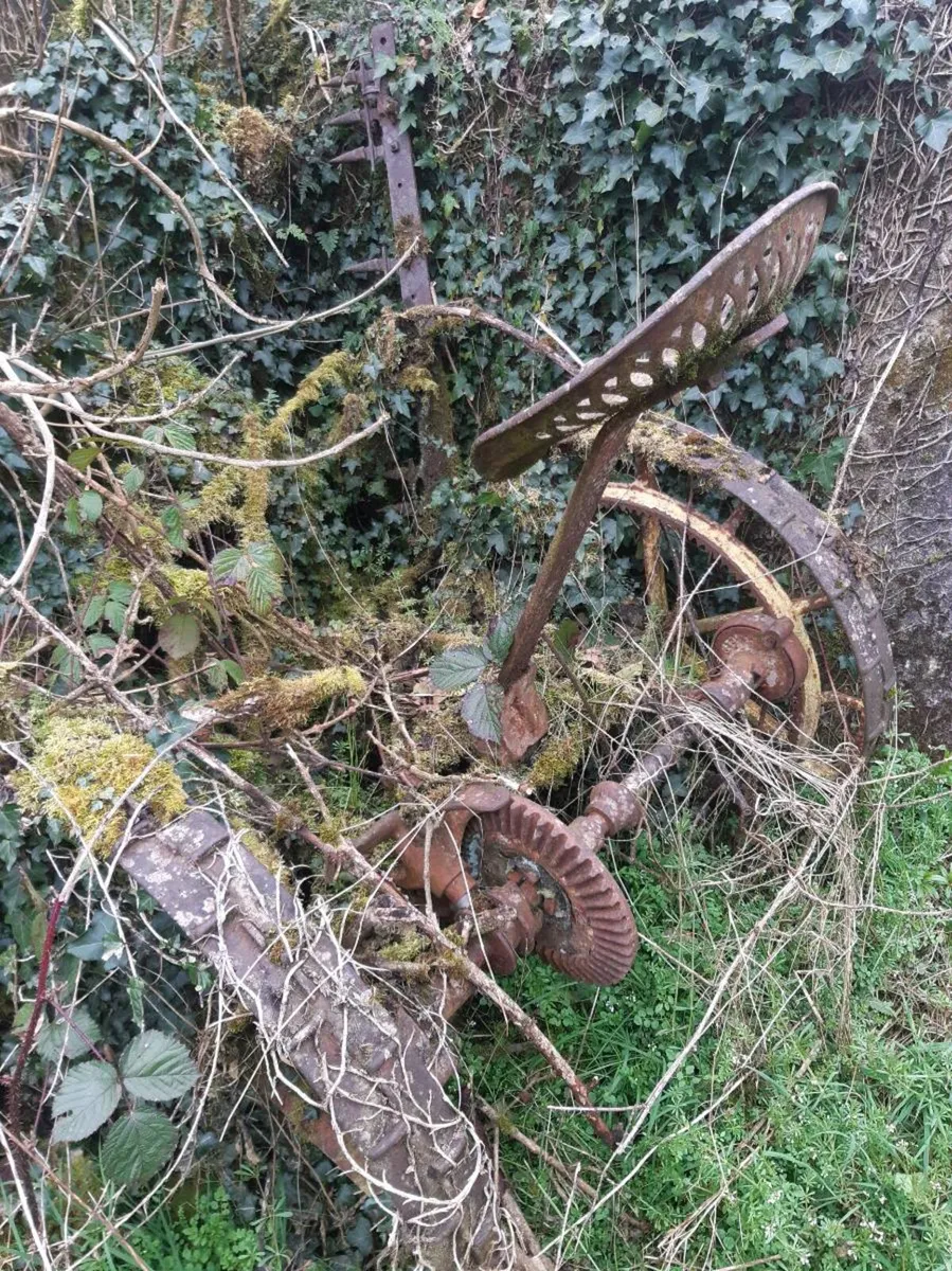 Antique horse drawn mower - Image 2