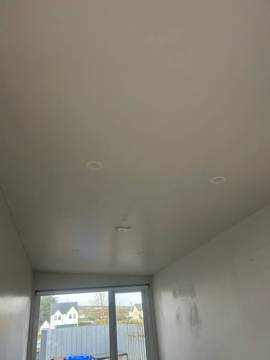 Outdoor cabin room - Image 2