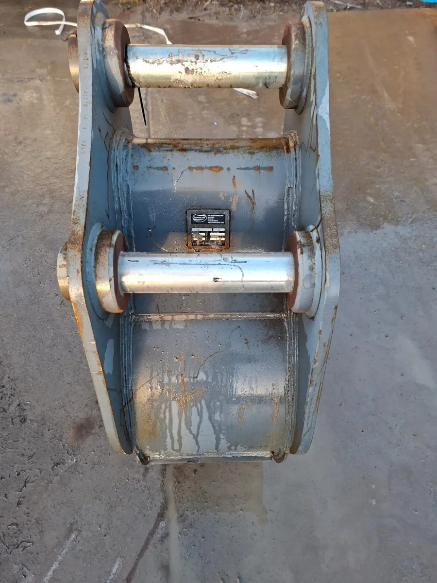 Strickland 18" Bucket - Image 2