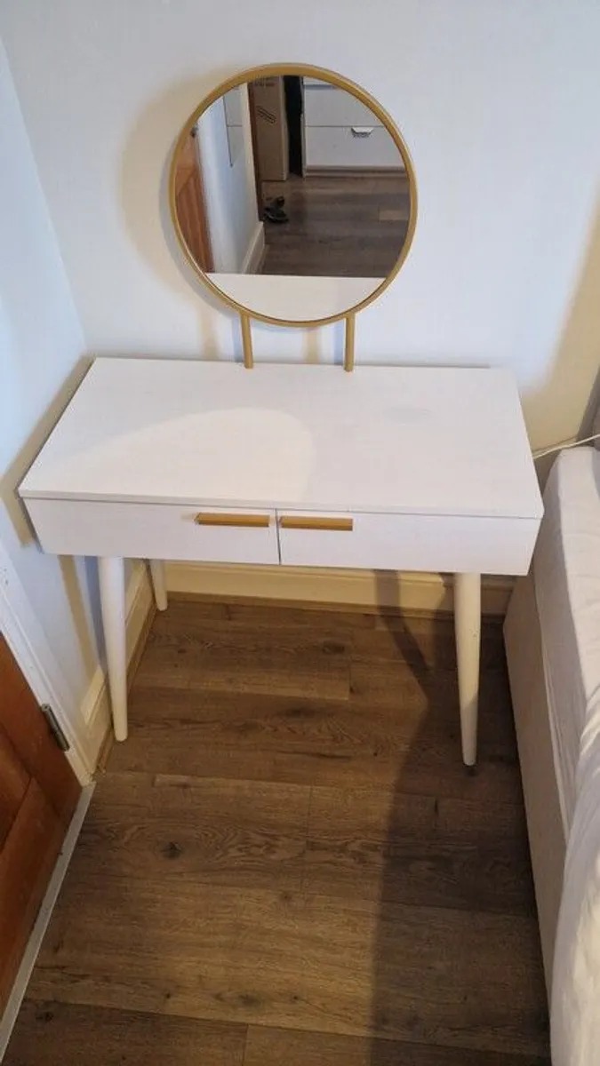 Vanity desk with mirror - Image 2
