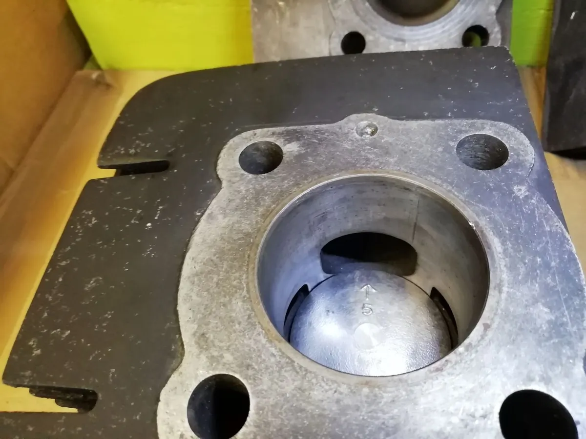 Yamaha RD 250 Cylinders, pistons, heads, etc. - Image 2