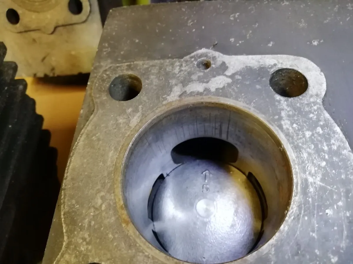 Yamaha RD 250 Cylinders, pistons, heads, etc. - Image 3