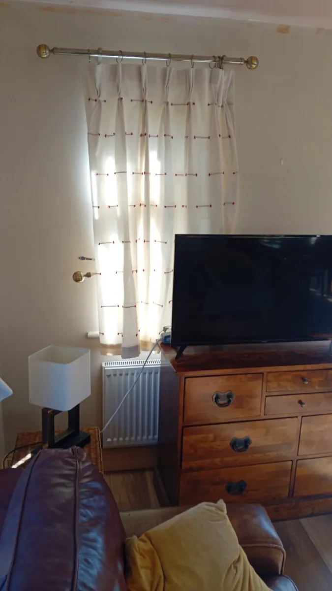 Curtains, curtain poles and blinds - Image 2