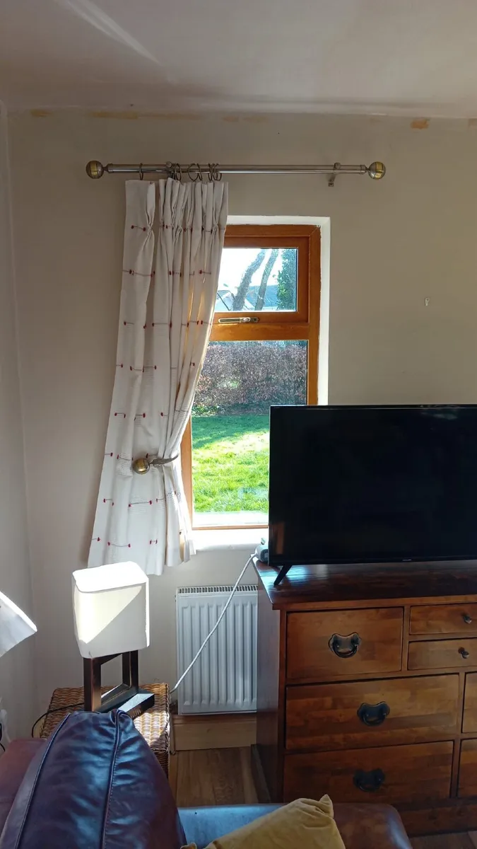 Curtains, curtain poles and blinds - Image 3