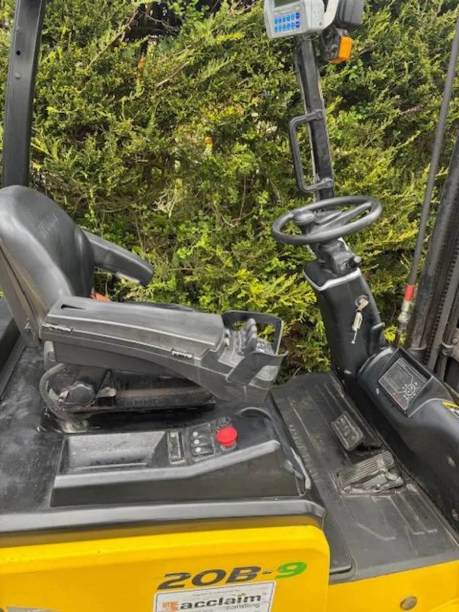 Hyundai Forklift - Image 4