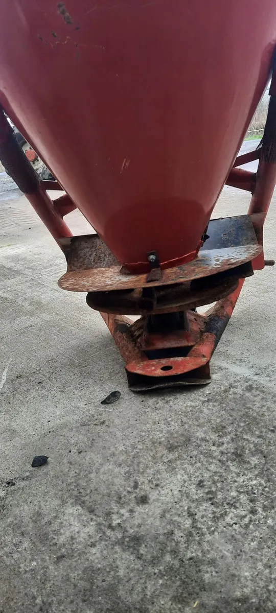 Fertilser spreader - Image 3