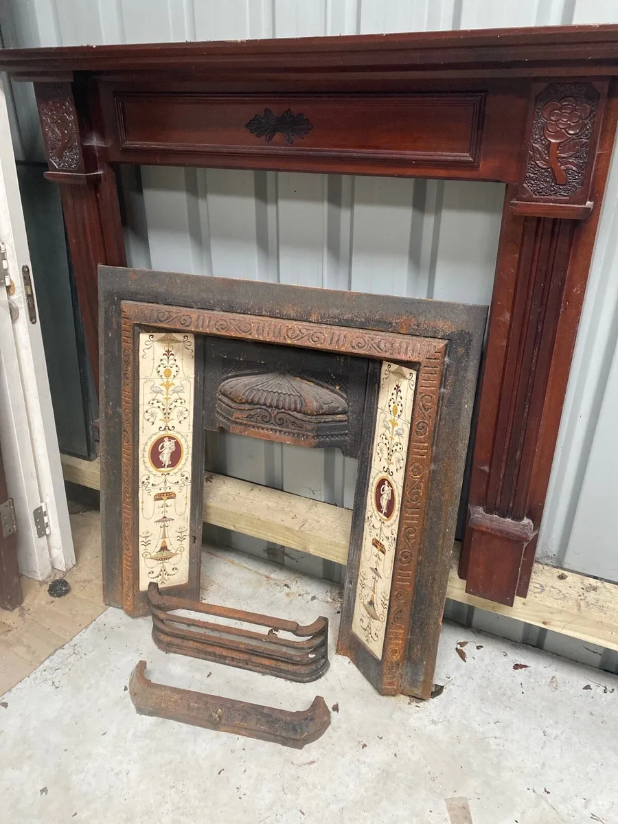Cast iron fireplace and mahogany surround - Image 1