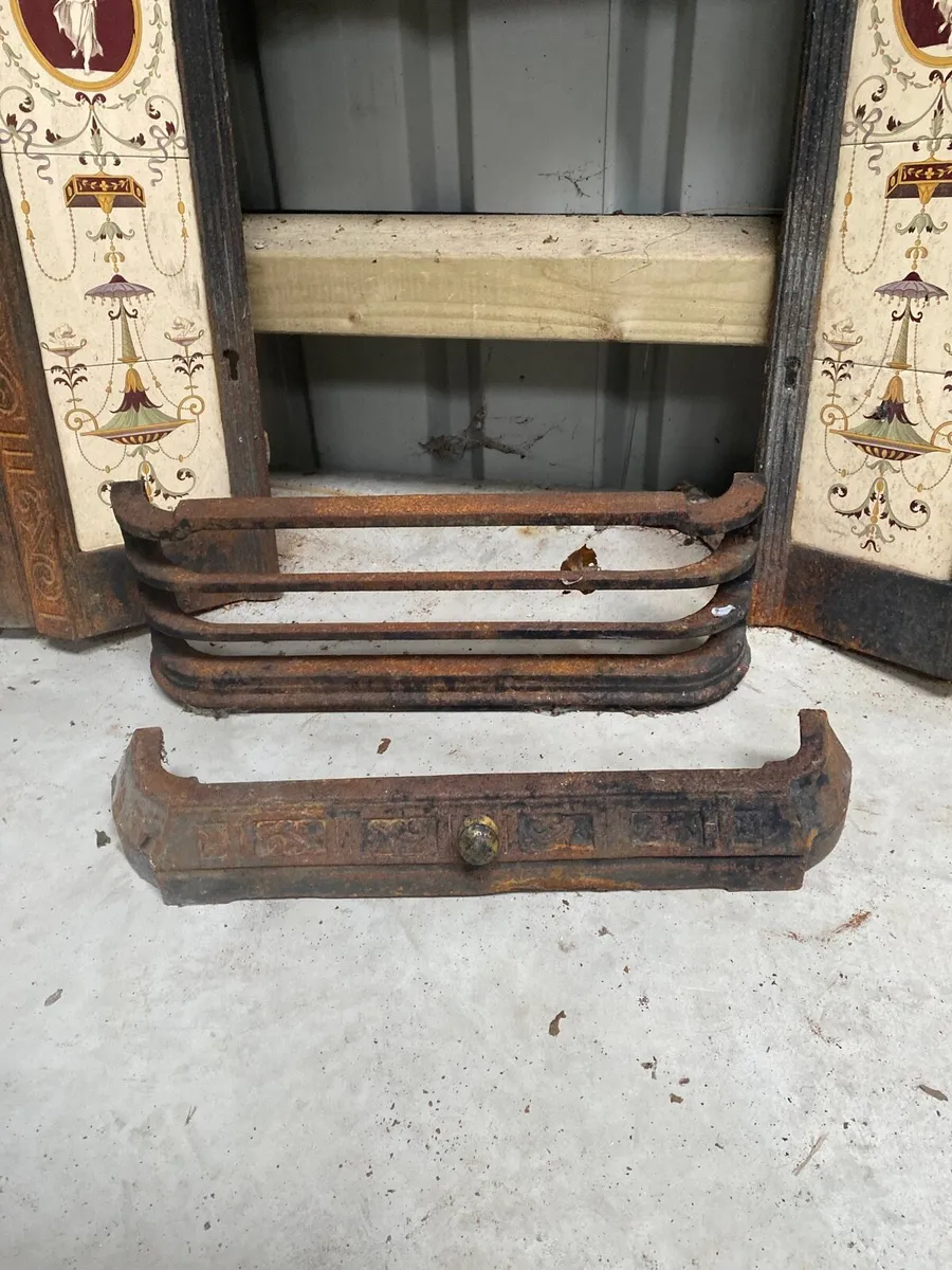 Cast iron fireplace and mahogany surround - Image 4