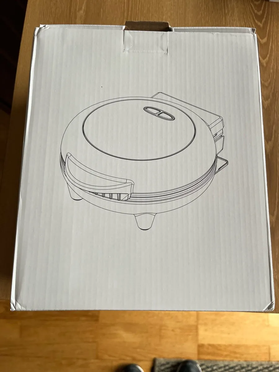 An omelette maker (electric) - Image 1