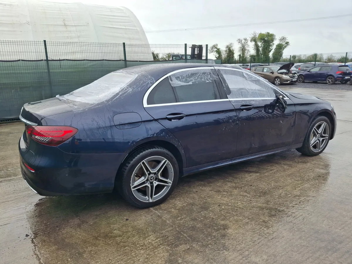 221 Mercedes E-Class  300 DE  Hybrid  Automatic - Image 3