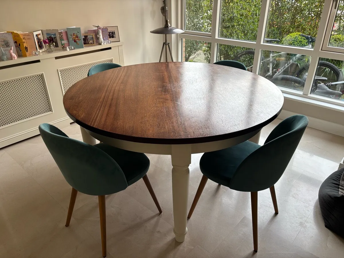 Round Kitchen Table and Chairs - Image 1