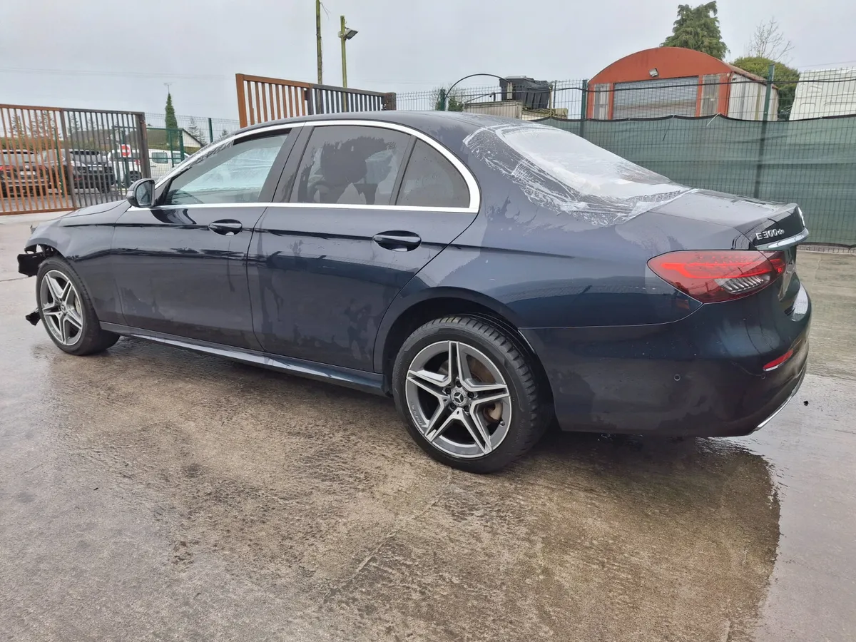 221 Mercedes E-Class  300 DE  Hybrid  Automatic - Image 4