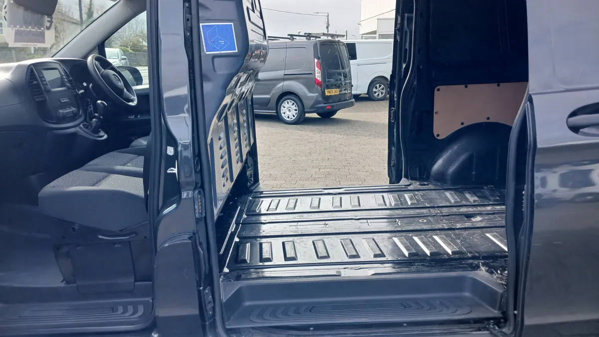 211 MERCEDES VITO LWB 114 1 OWNER, LOW KMS, NO VAT - Image 4