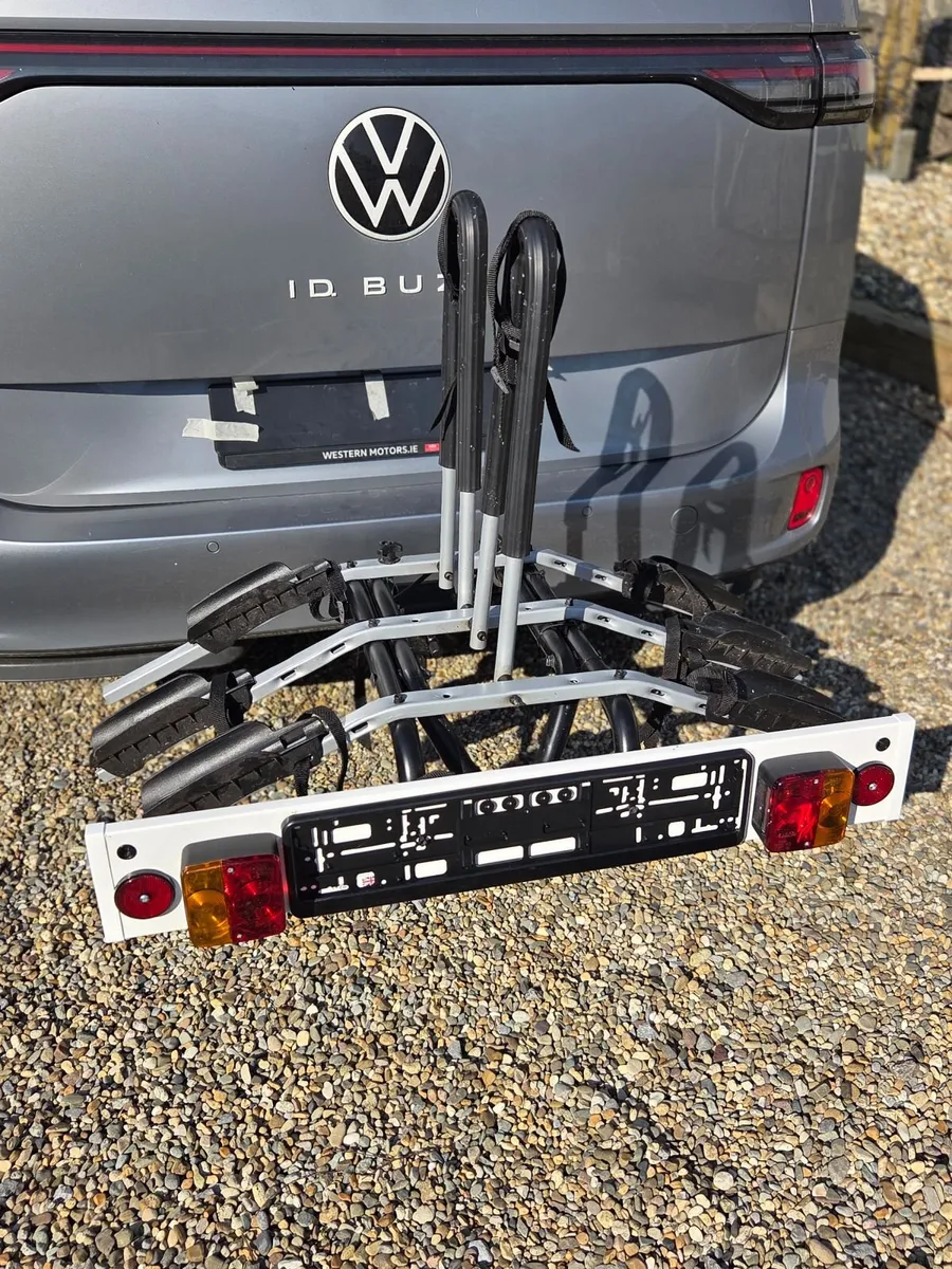 Thule towbar mounted 3-bike carrier - Image 1