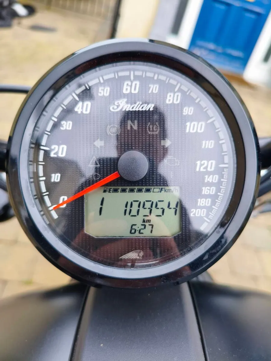 Indian Scout Bobber Limited 2025 w/ extras - Image 2
