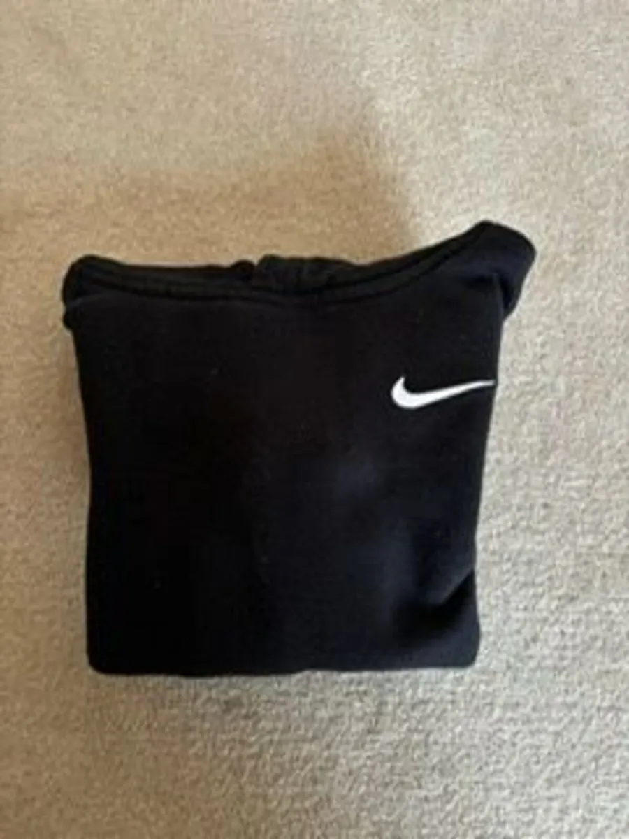 Nike Kids Black Hoody age 6-7 - Image 3