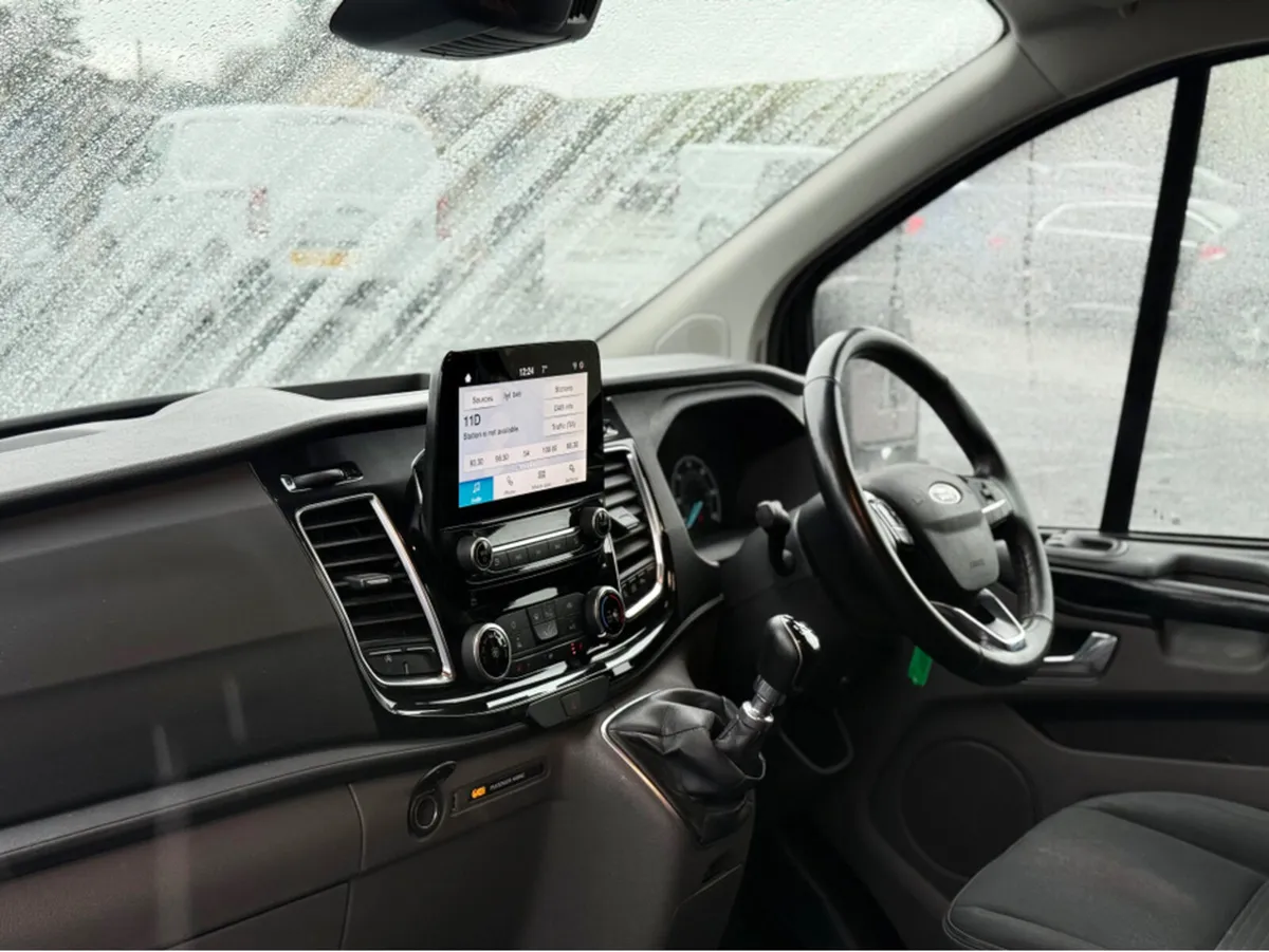 Ford Transit Custom CUSTOM LIMITED EDITION - Image 4