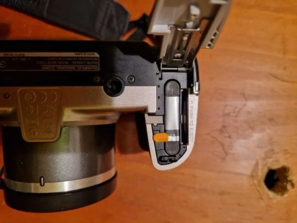 OLYMPUS SP-720UZ Digital Camera Excellent Conditon - Image 4