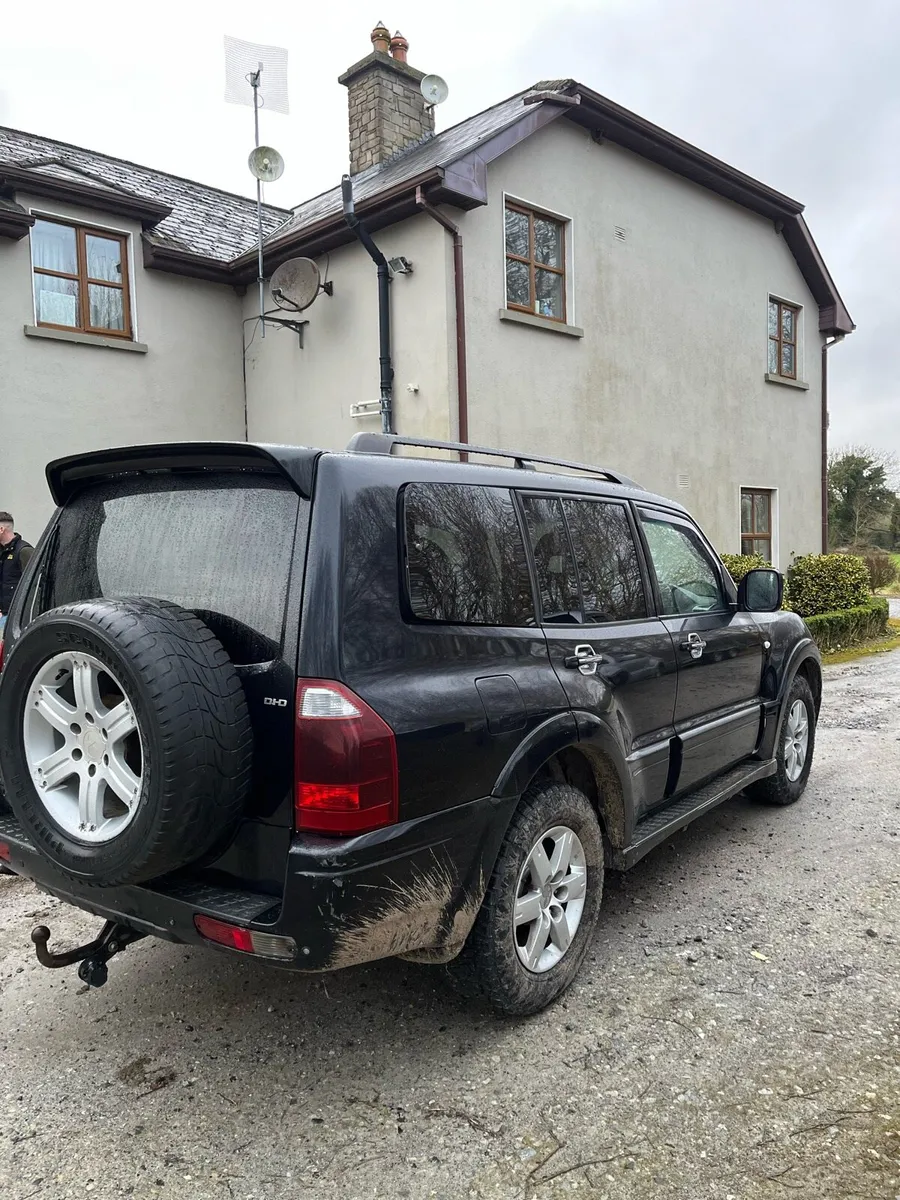 Crewcab Pajero - Image 4