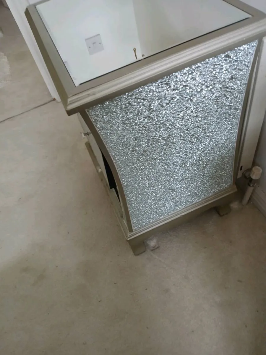 Bedside lockers - Image 2