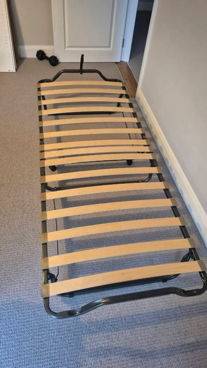 Camp bed (mattress included) - Image 2