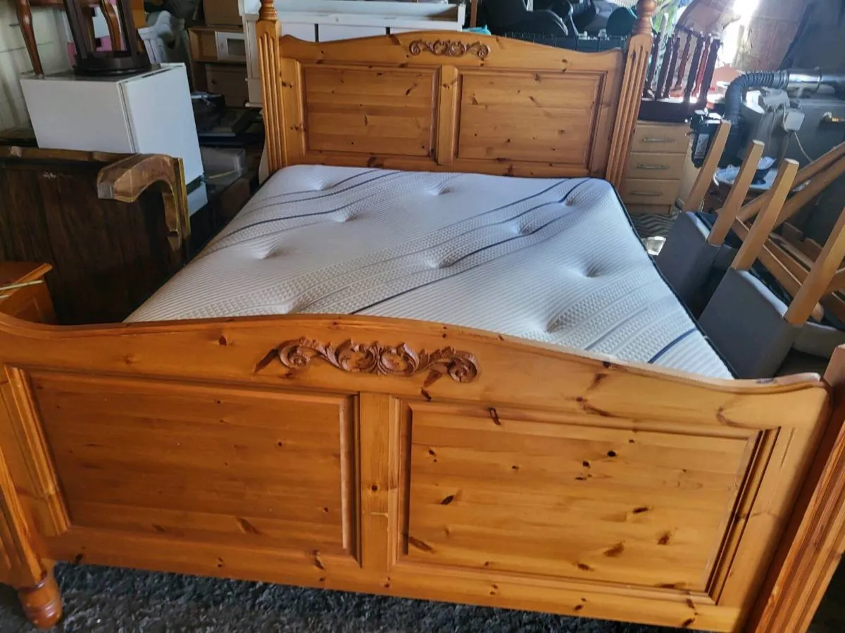 Solid wood King-size bed and mattress - Image 1