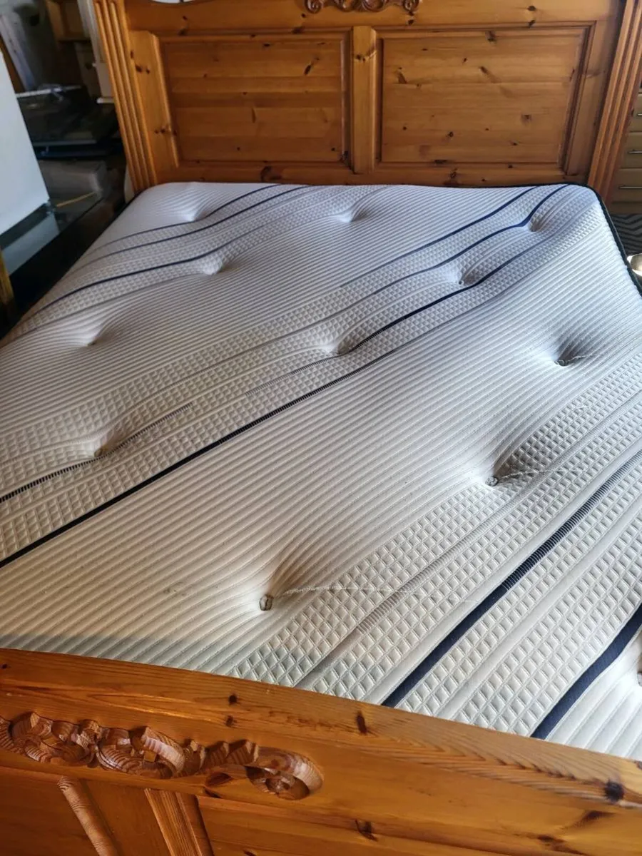 Solid wood King-size bed and mattress - Image 3