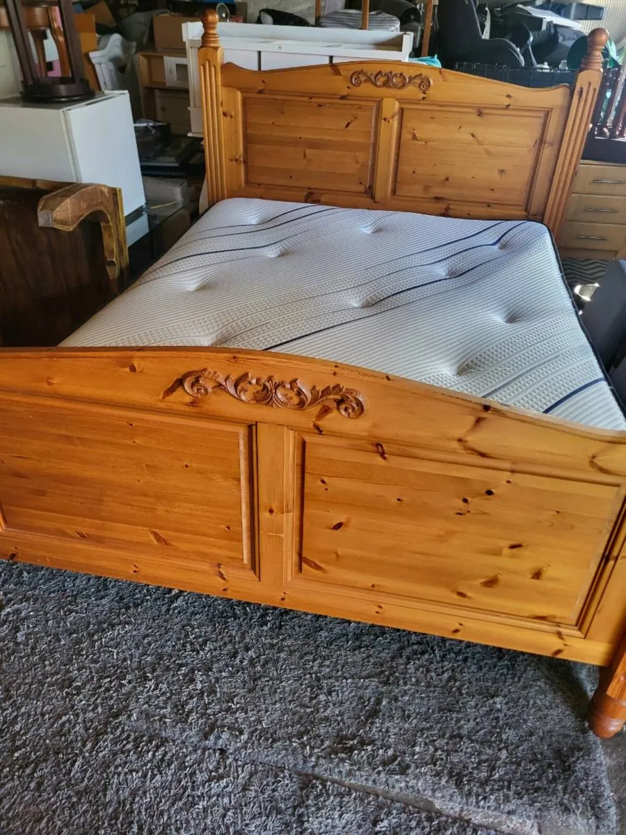 Solid wood King-size bed and mattress - Image 4