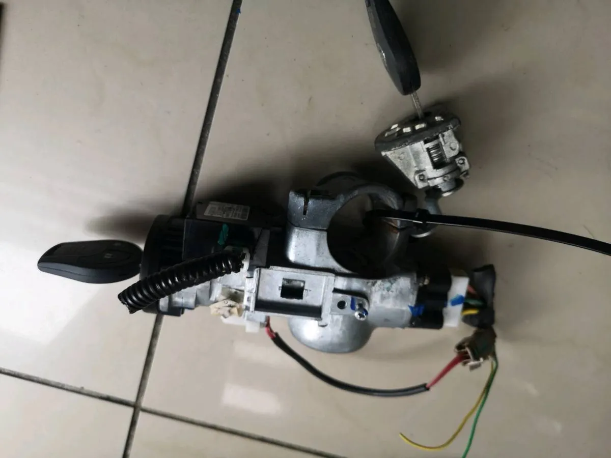 Nissan march automatic ignition key - Image 1