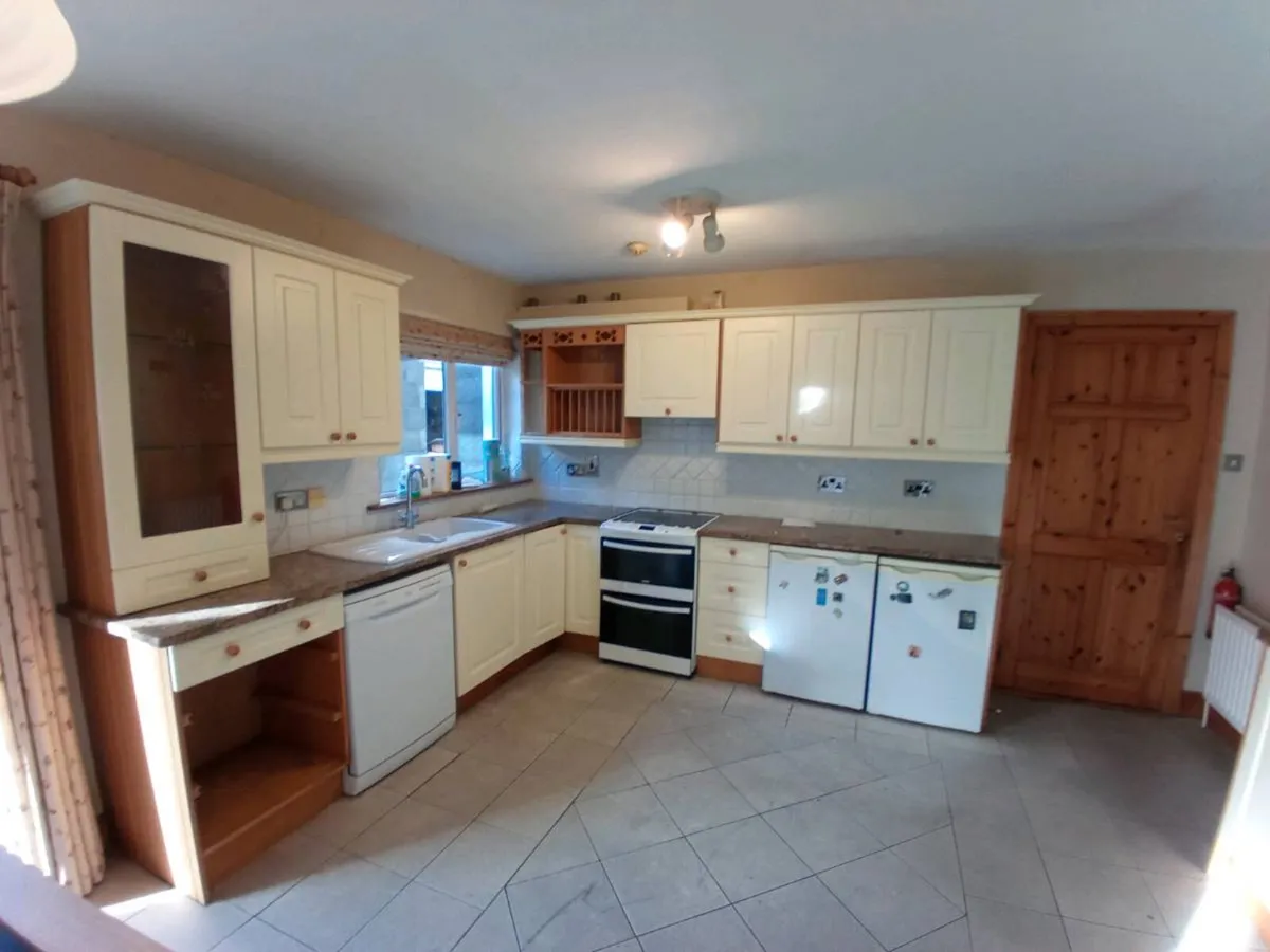 Kitchen units - Image 1