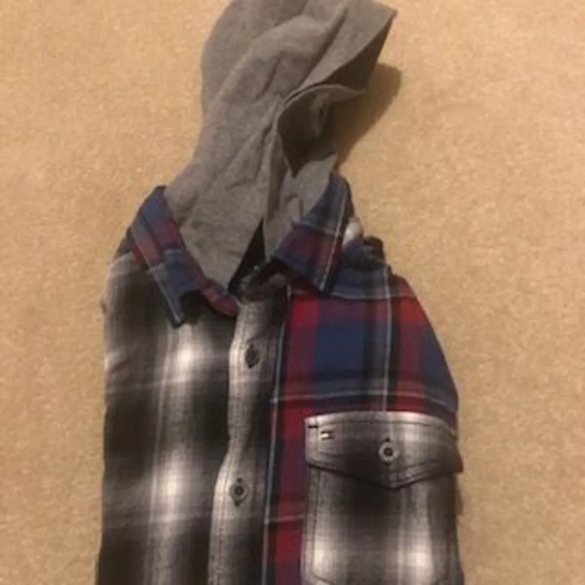 Tommy Hilfiger Hoody Shirt age 8-10 - Image 4