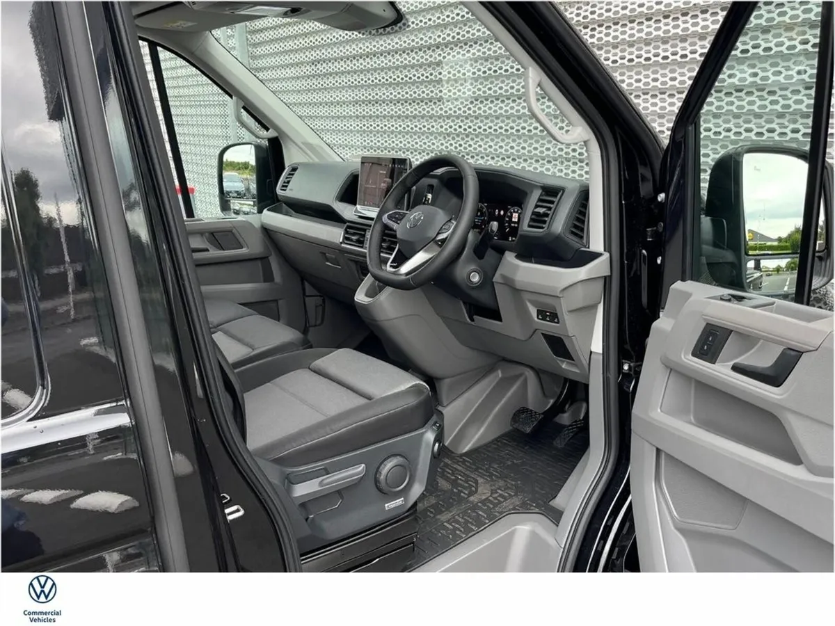Volkswagen Crafter HIGHLINE 30 MWB 140HP AUTOMATIC - Image 2