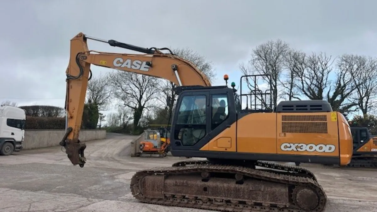 2017 Case CX 300D - Image 1