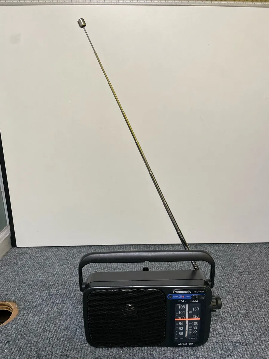 Panasonic portable radio - Image 2