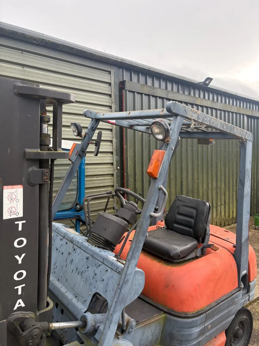 Forklift - Image 3