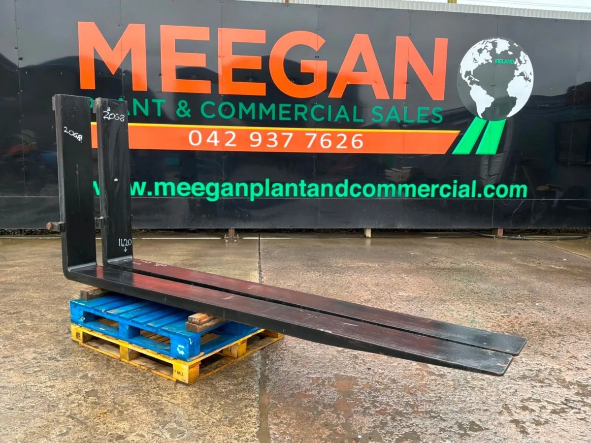 UNUSED 3200mm SLIDING CARRIAGE FORKS2068. - Image 1