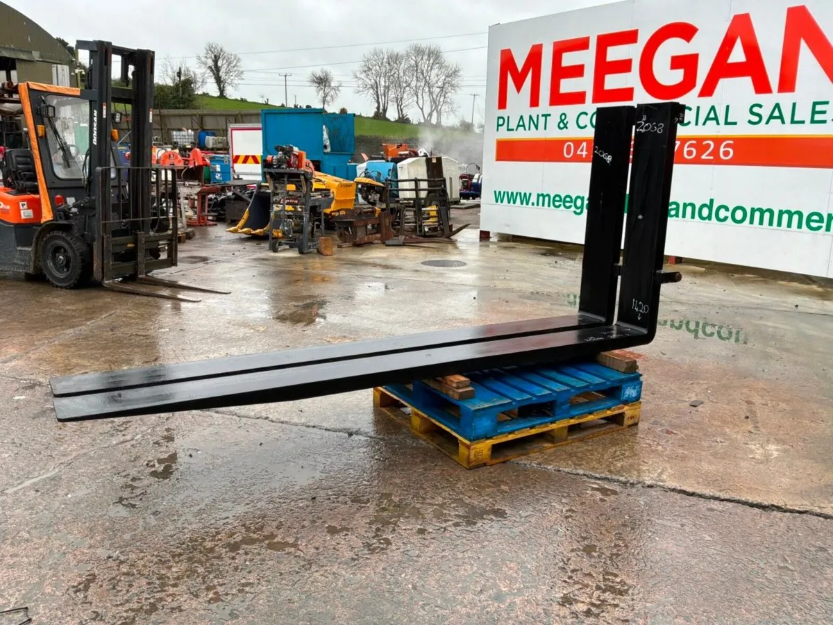 UNUSED 3200mm SLIDING CARRIAGE FORKS2068. - Image 4
