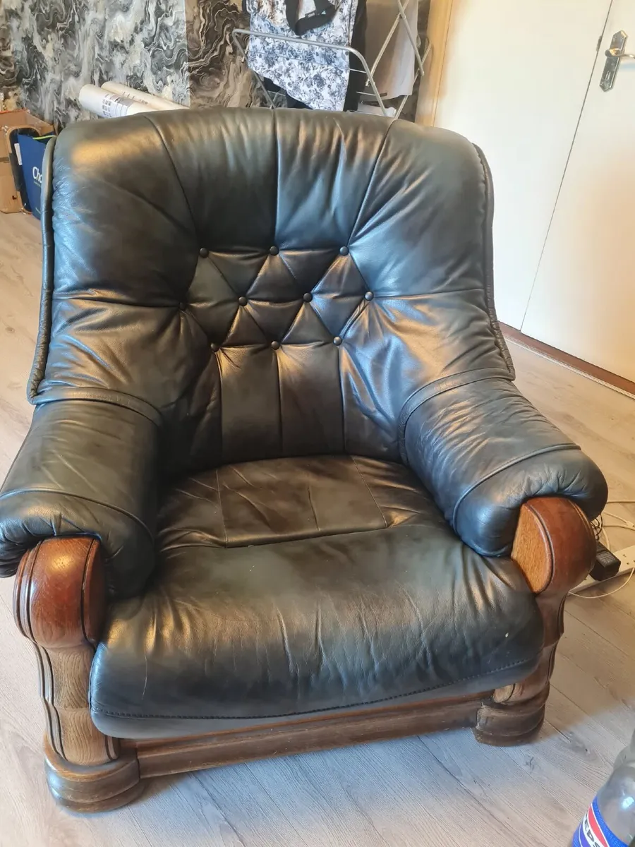 1 Sofa and 2 Armchairs - Image 2