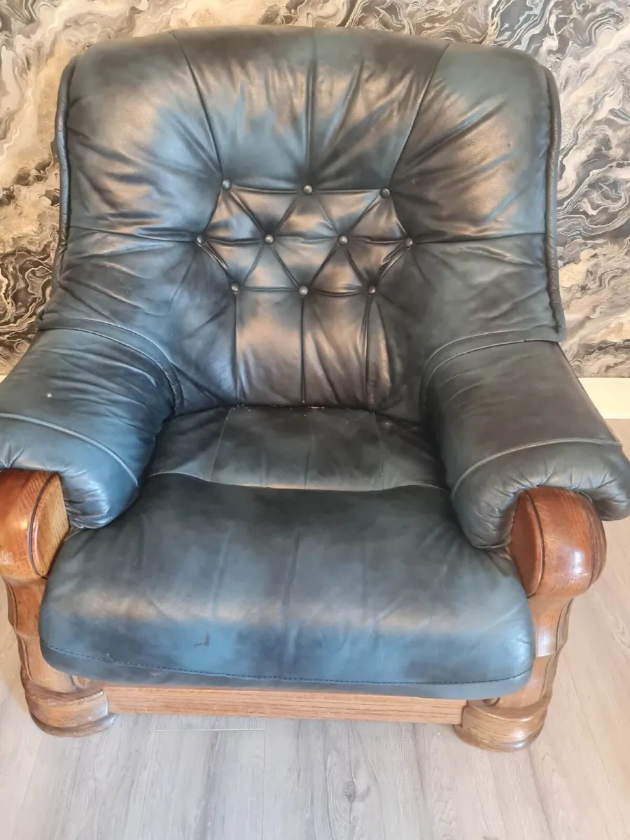 1 Sofa and 2 Armchairs - Image 3