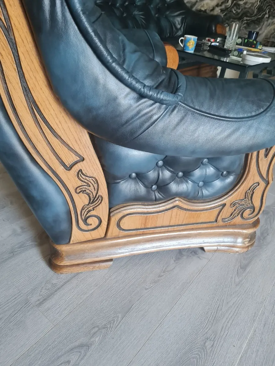 1 Sofa and 2 Armchairs - Image 4