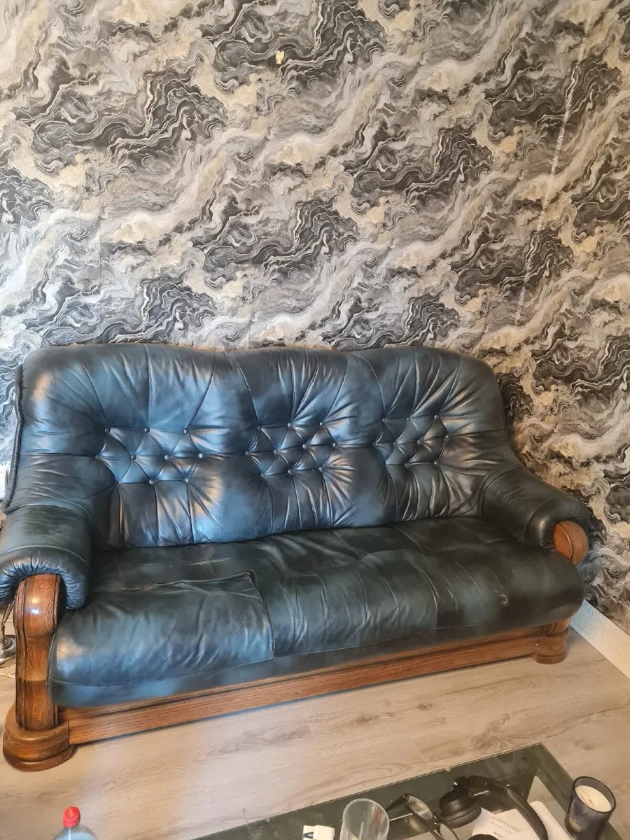 1 Sofa and 2 Armchairs - Image 1