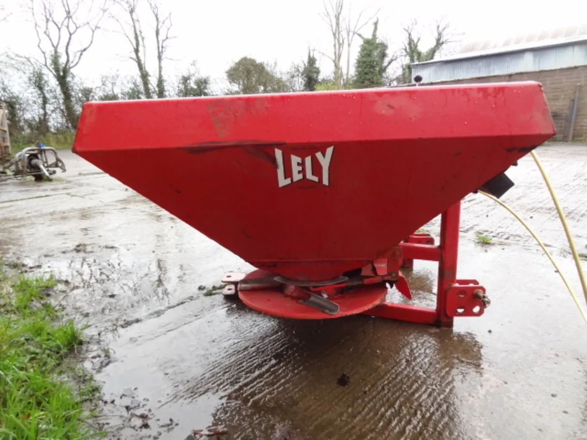 Lely Fertiliser Spreader - Image 4