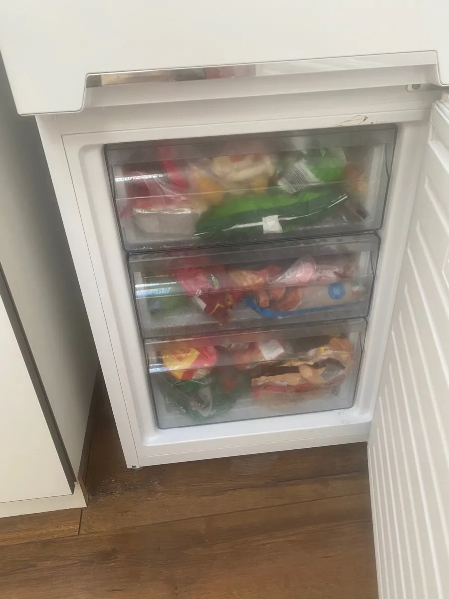 Nordmende Fridge Freezer - only 3 months old - Image 4